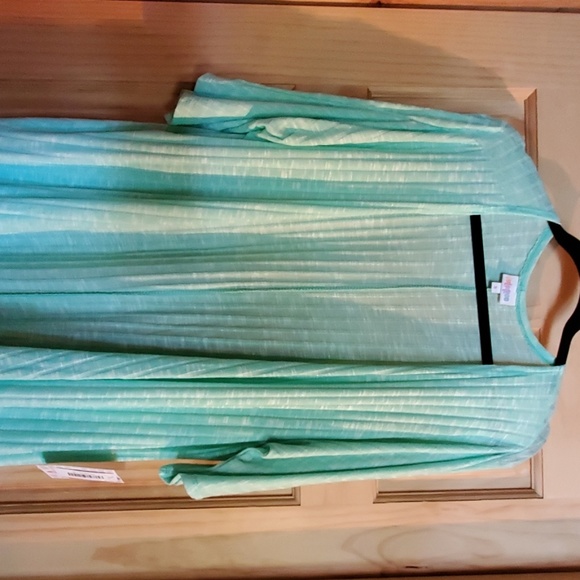 Lindsay lularoe - Picture 2 of 2